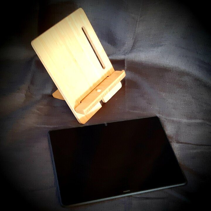 Tablet und Handy Ständer aus Bambus - Holz Laser Gravur